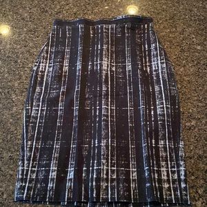 Banana republic size a black and white pencil skirt with stretch